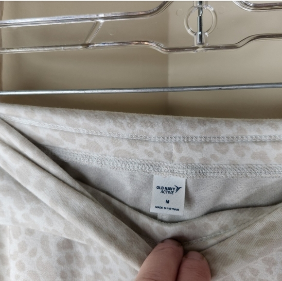 Old Navy Active joggers womens Medium Animal print side pocket fold over - Picture 4 of 4
